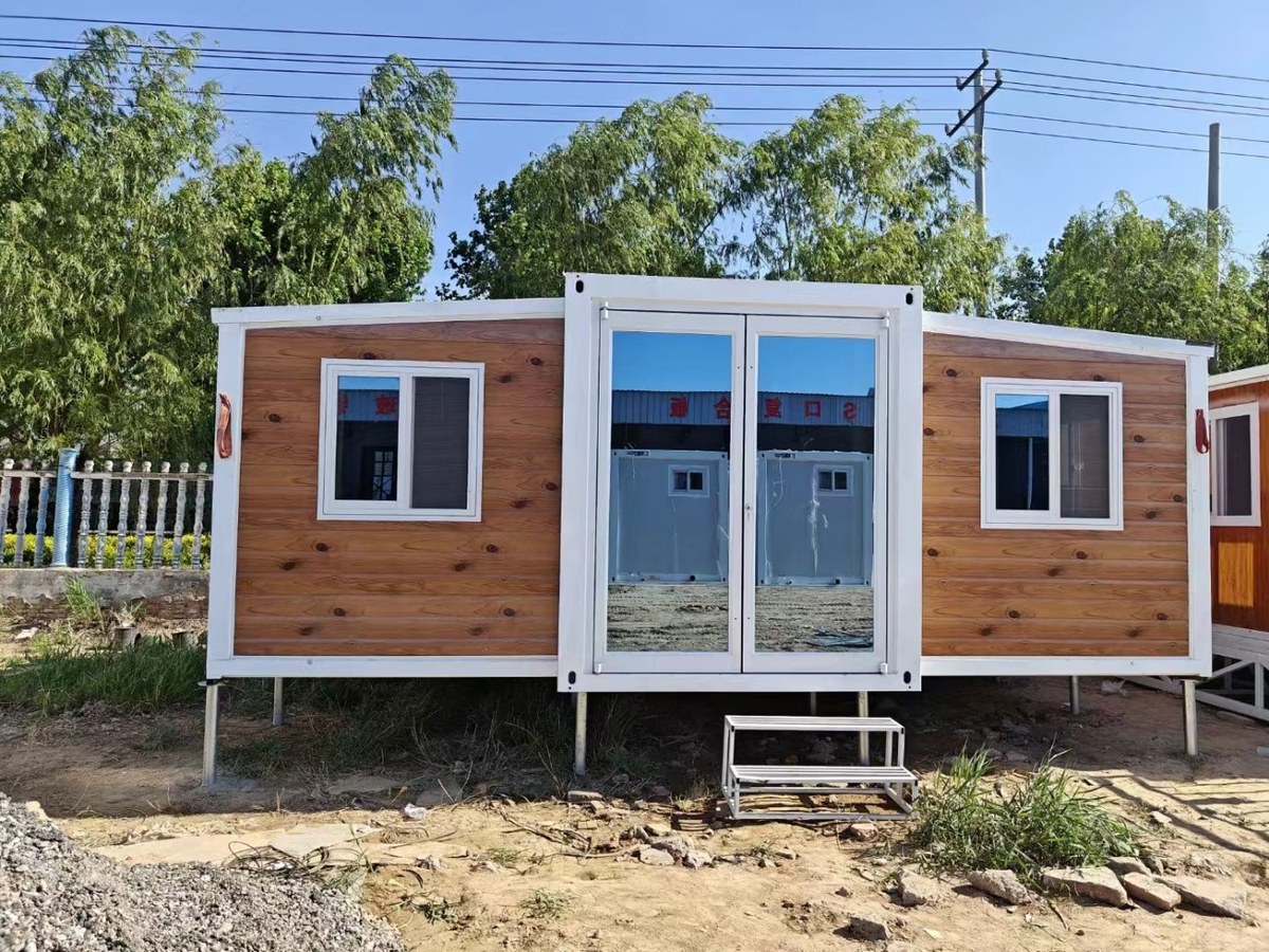 Expandable container house