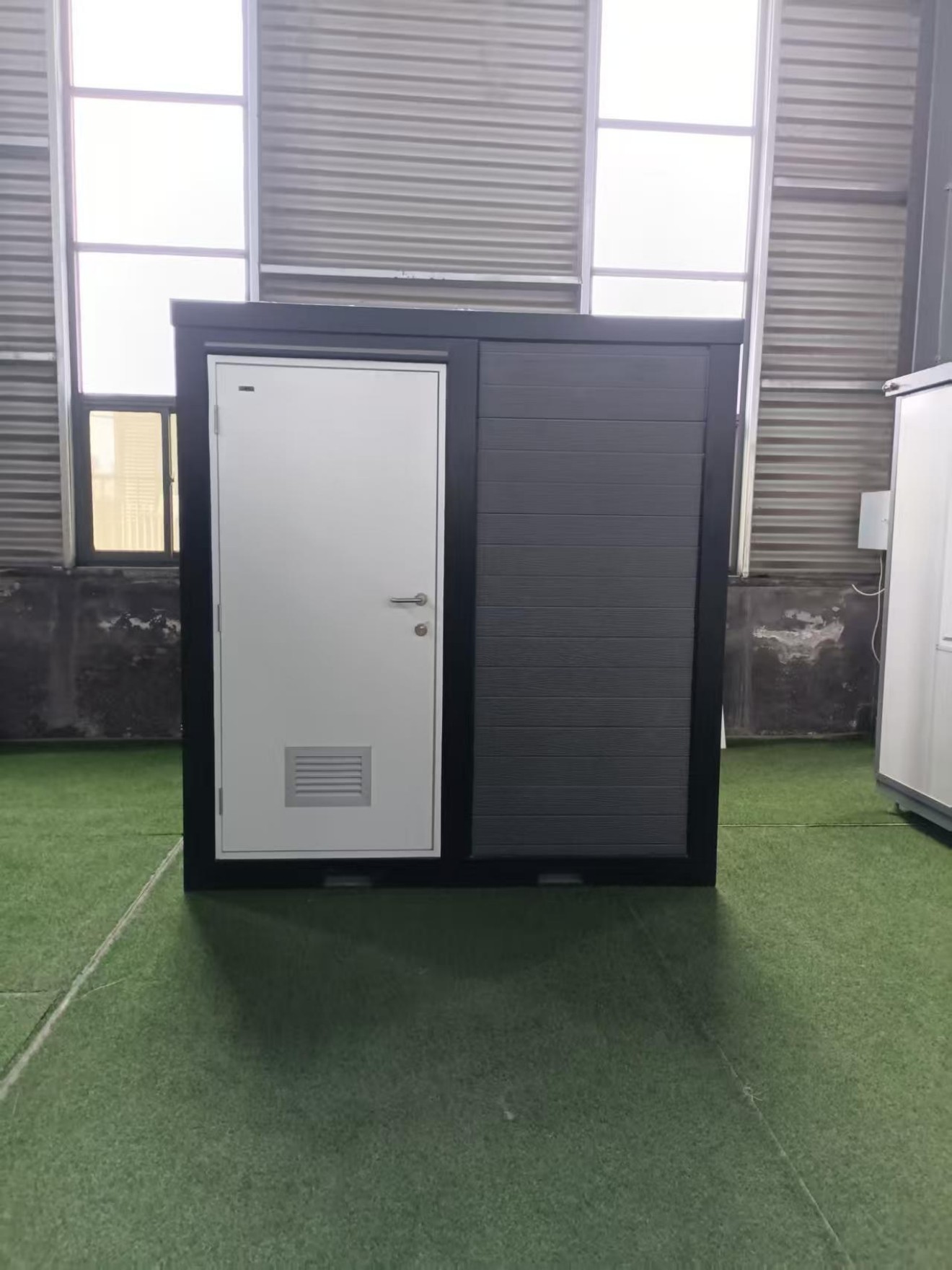 Portable bathroom